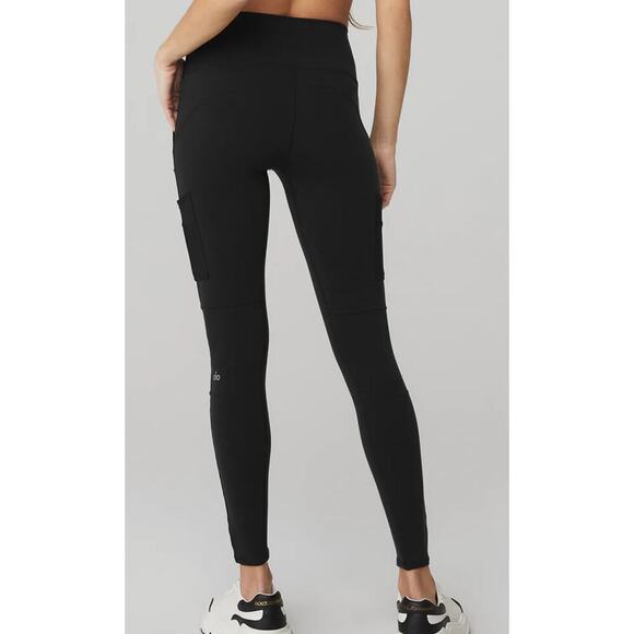 Alo High-Waist Cargo Legging - Picture 2 of 11